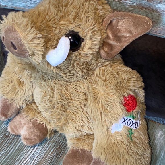 DanDee Warthog Plush 2018 XOXO Tattoo Tan Stuffed Animal Boar Valentine Wild Pig - Picture 4 of 5